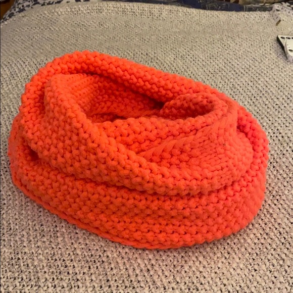 Cozy Bright Gap Infinity Scarf - Picture 2 of 7